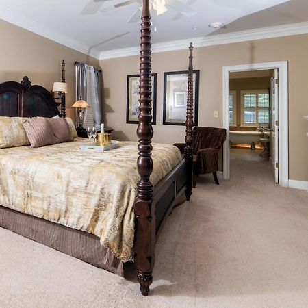 Pleasanton Courtyard Bed And Breakfast Fayetteville Buitenkant foto