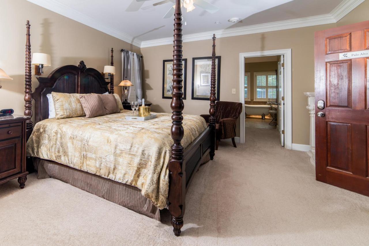 Pleasanton Courtyard Bed And Breakfast Fayetteville Buitenkant foto
