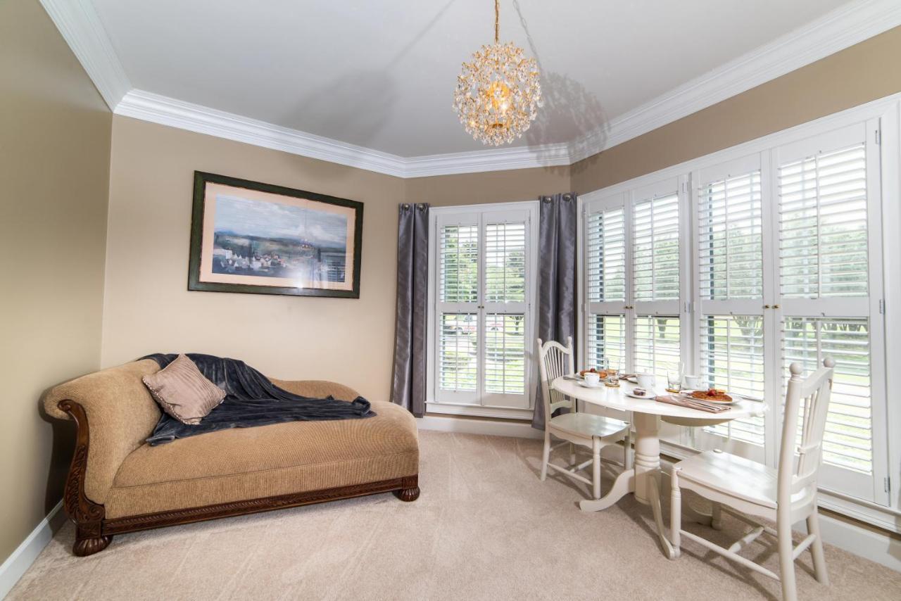 Pleasanton Courtyard Bed And Breakfast Fayetteville Buitenkant foto
