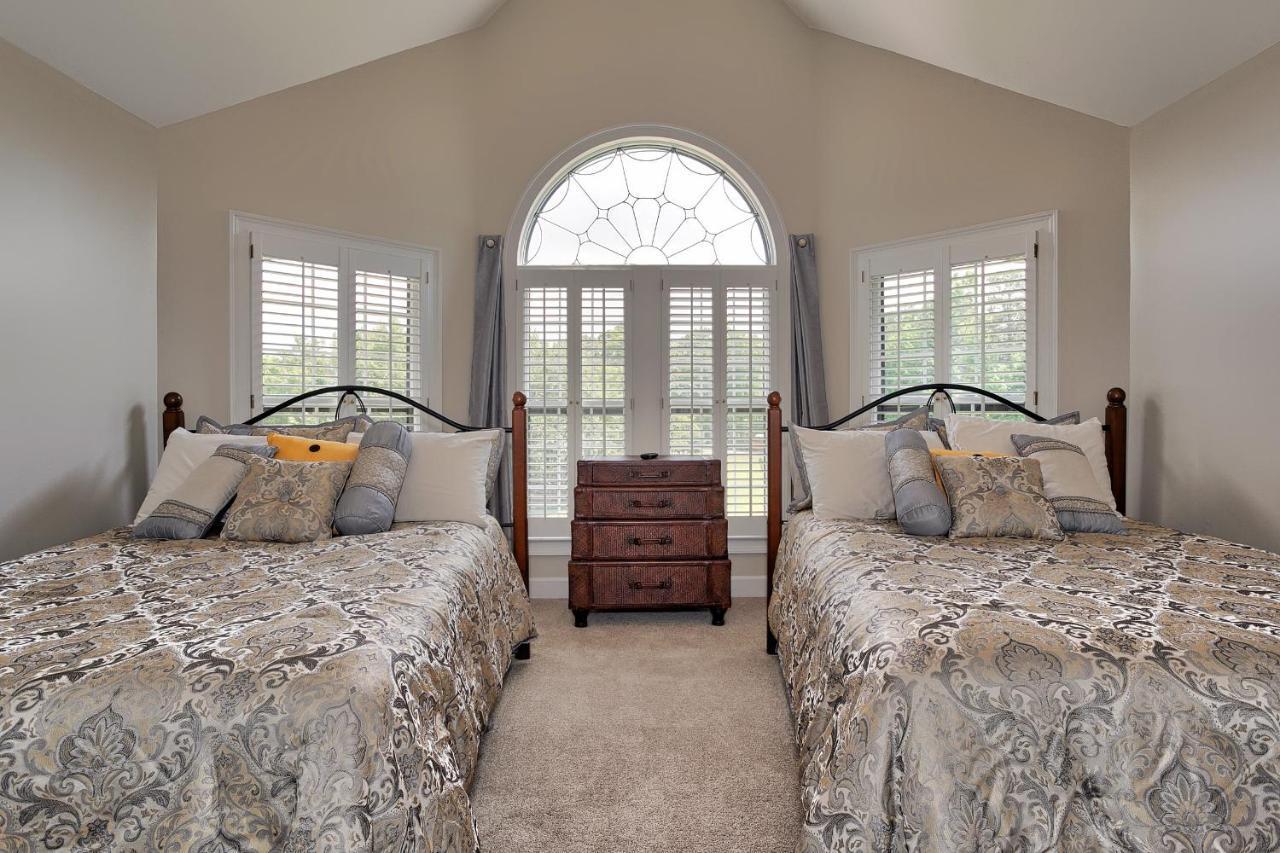 Pleasanton Courtyard Bed And Breakfast Fayetteville Buitenkant foto